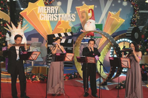 Augelassen 口琴四重奏於2007聖誕節表演